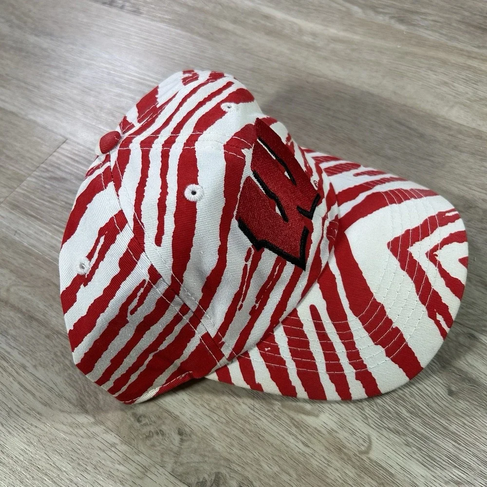 VTG Wisconsin Badgers Snapback Hat Zubaz Style Top of the World White Red Cap